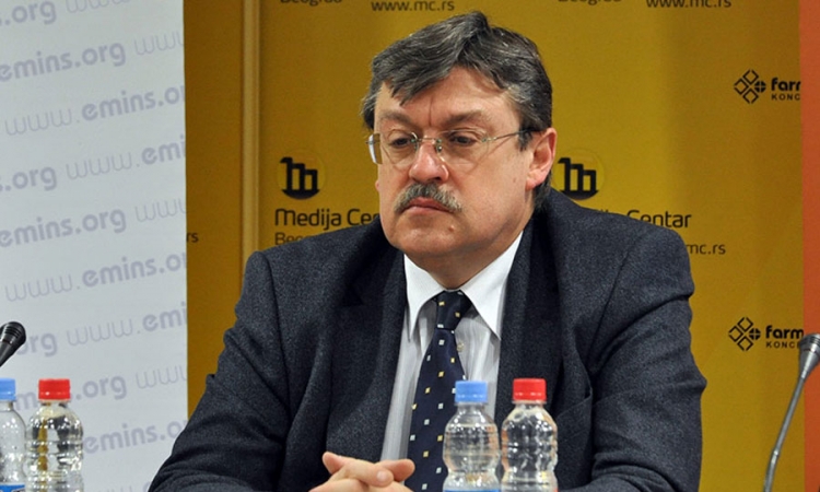 Sahranjen Predrag Simić