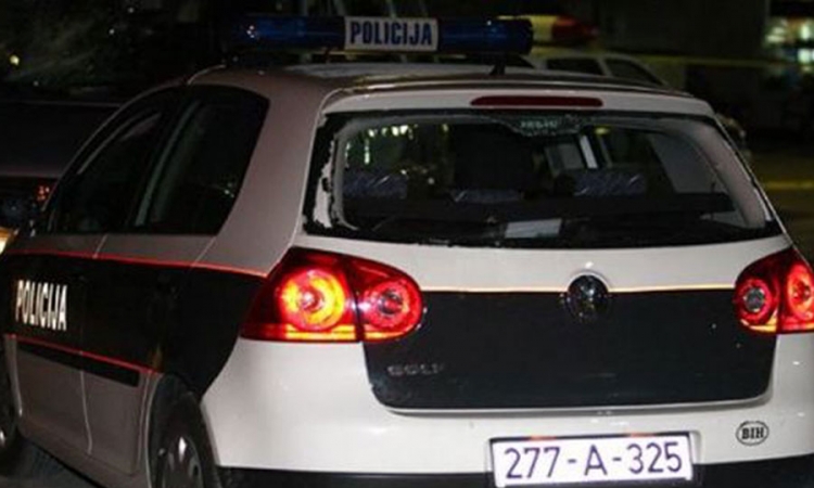 Jedna osoba poginula, četiri povrijeđene u stravičnoj saobraćajnoj nesreći