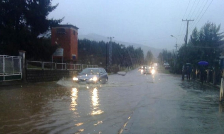 Rijeke se povukle, putevi prohodni