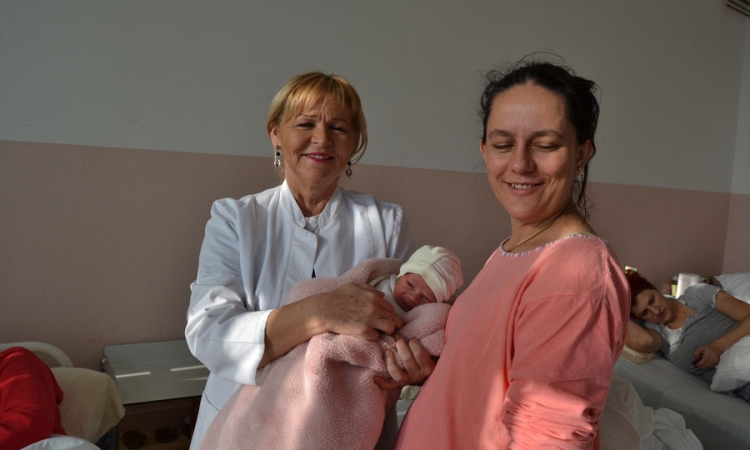 Pomogla da se rodi 50.000 beba