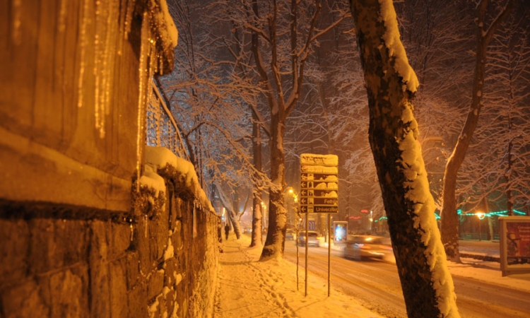 Snježne padavine usporavaju saobraćaj 