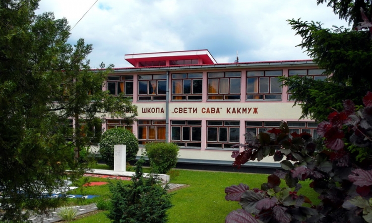 U školama u Petrovu i Kakmužu neispravna voda
