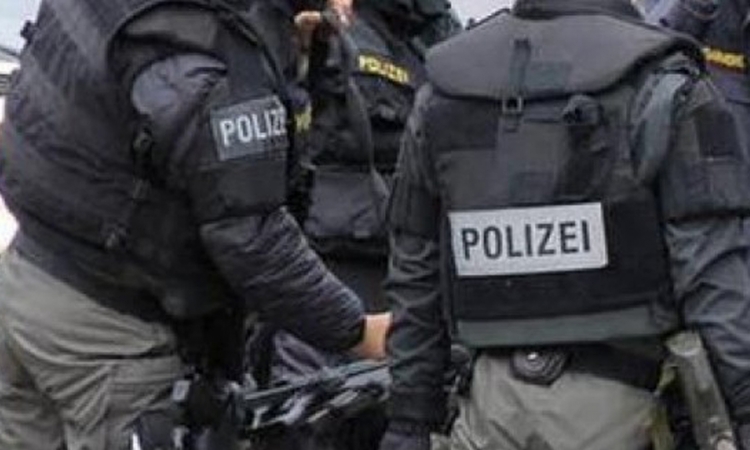 Šest policajca povrijeđena u neredima ljevičara