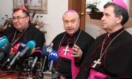 Papa će se sresti s biskupima i vlastima