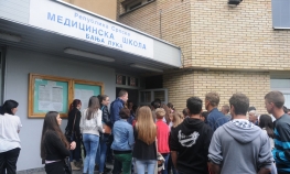 Učenici Medicinske škole se smrzavaju