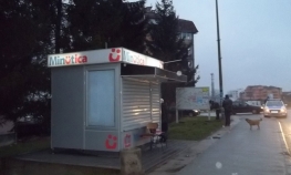 Obijen kiosk u Derventi