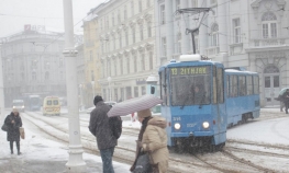 Snijeg i olujni vjetar zahvatili veći dio Hrvatske