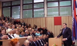 Dodik ohrabrio studente