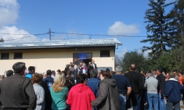 Sve traže, a ne učestvuju