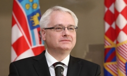 Josipović se neće vraćati u SDP, ostaje u politici