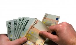 Ukraden novac i fotoaparat