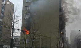 Gori stan u sarajevskom naselju Čengić Vila
