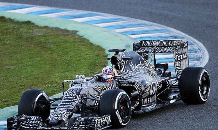 "Red Bull" predstavio "zebrasti" bolid