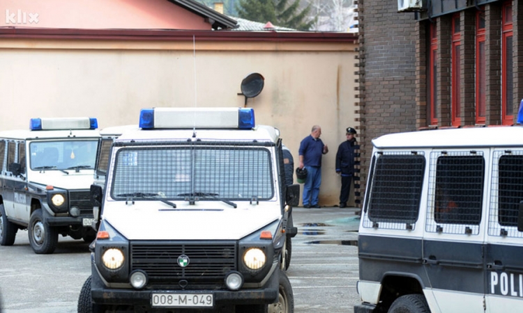U Tuzli pretres na 17 lokacija, uhapšeno šest osoba