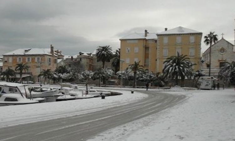 Na Braču 20 centimetara snijega