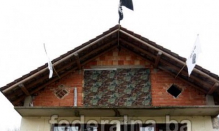 Zastava ISIL-a u Gornjoj Maoči