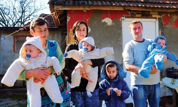 Nemaju para da nahrane sedmomjesečne trojke
