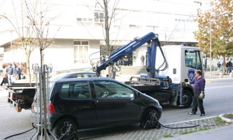 Pauk odnio 1.825 automobila