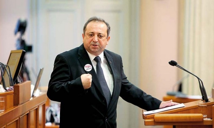Saborska većina osuđuje napade na Pupovca