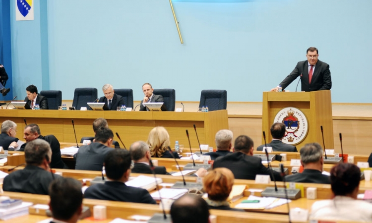 Na odvojenim sjednicama o aktima Narodne skupštine   