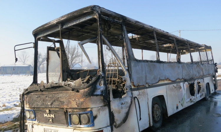 Vatra "progutala" autobus