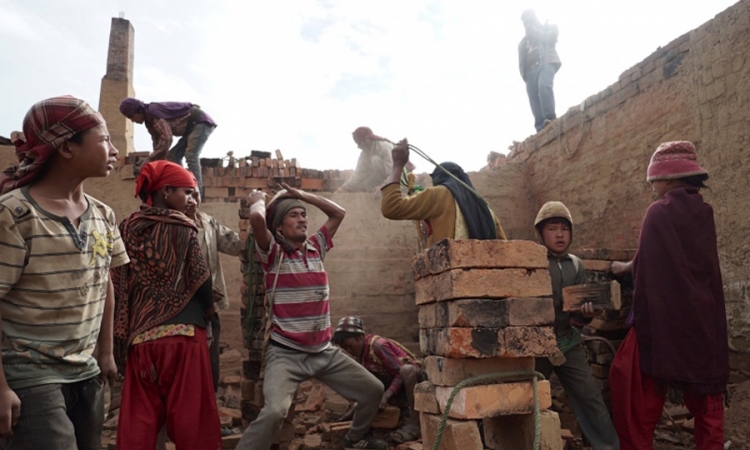 Djeca koja rade u nepalskim ciglanama