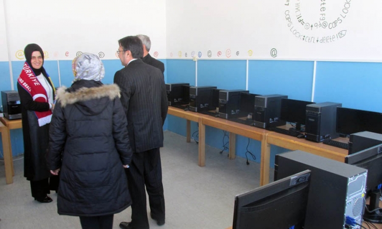 Nova oprema u kabinetu informatike