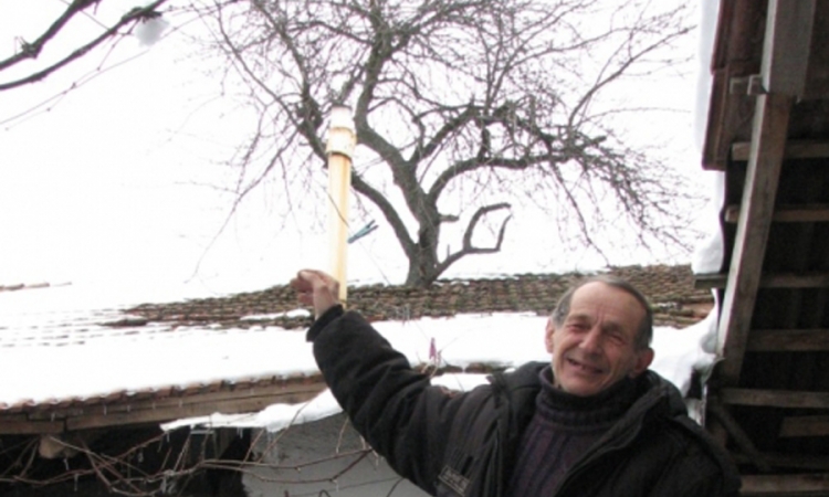 Srbin 30 godina spava pod kruškom