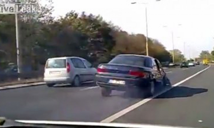 Vozio bez jednog točka po Beogradu