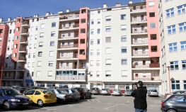 Nepokretnoj majci zario nož u stomak
