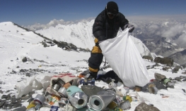 Mont Everest postao "fekalna bomba"
