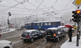 Na lokalitetu Skenderije došlo do iskakanja tramvaja iz šina