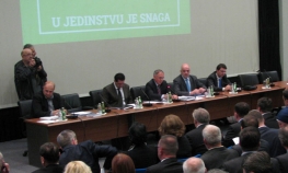 SDA pozvala DF da se vrati u pregovore