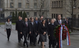 Vučić položio vijenac na mjesto ubistva Đinđića