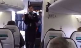 Rasplesana stjuardesa zabavila putnike u avionu
