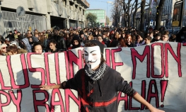 Studenti policiju gađali kamenicama