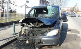 Prvo bacili bombu, pa zapalili pogrebno vozilo