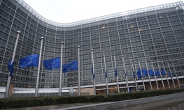 Zastave EU na pola koplja