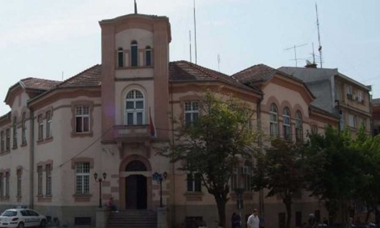 Djevojčica sonom kiselinom isprskala policajca i socijalnu radnicu u Aleksincu?