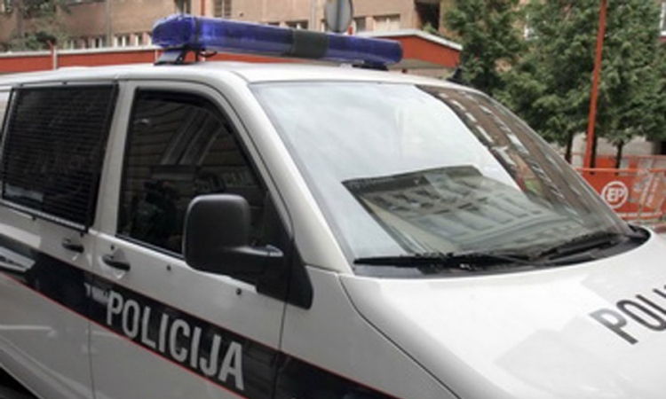 Starica skočila u bunar