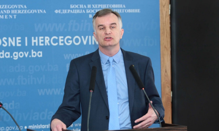 Lijanovića udario pištoljem u glavu