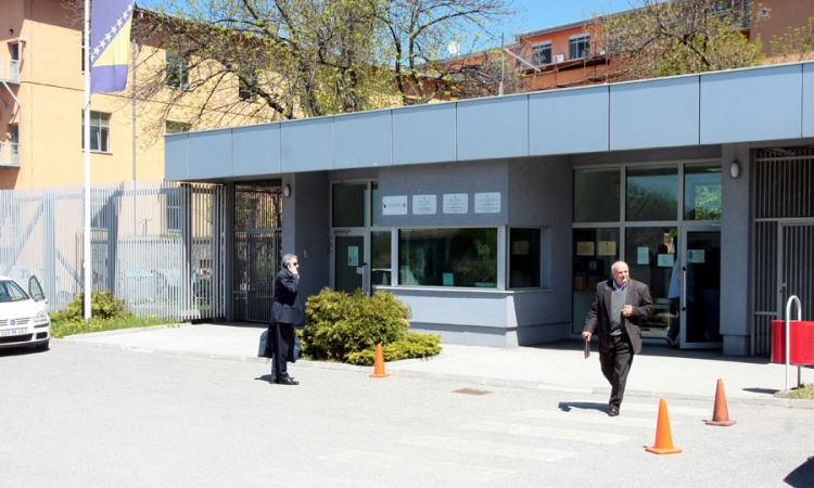 Politika izdiktirala odluku