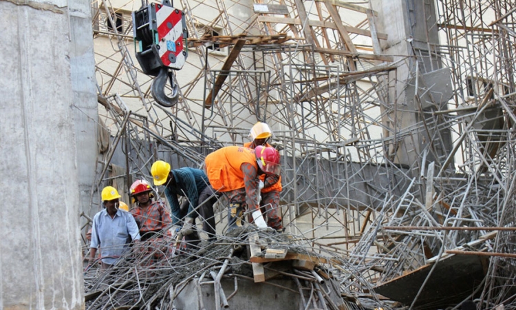 Urušila se fabrika u Bangladešu, 60 osoba povrijeđeno, 30 zarobljeno