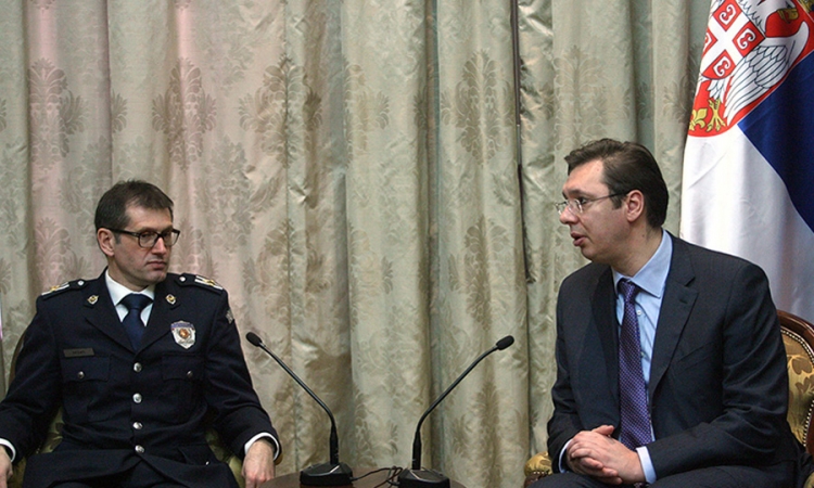 Vučić: Hrabri policajci da budu primer svima u državi