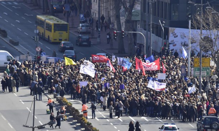Prosvetari ministra Verbića polili vodom