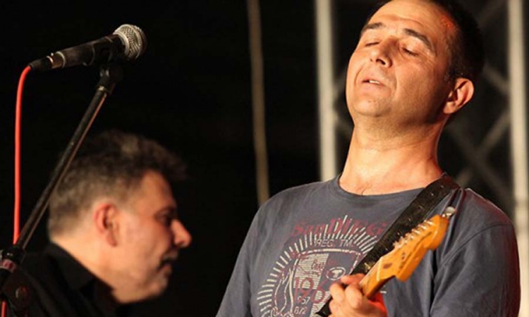Posthumno objavljen koncertni album Vlade Divljana