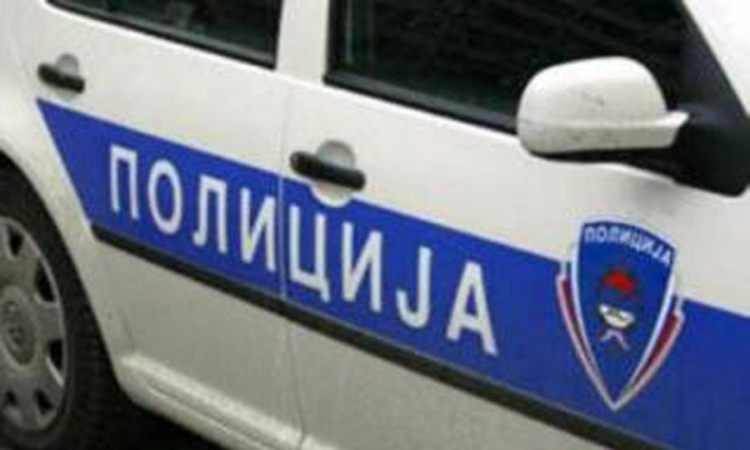Polupao stakla na pasatu i butiku