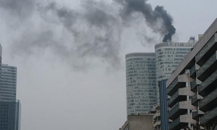 Pariz: Požar u poslovnom kvartu