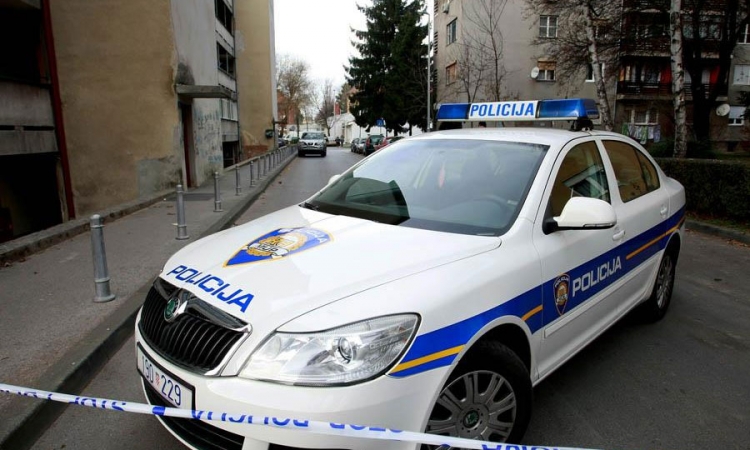 Opljačkali zlataru u punom tržnom centru