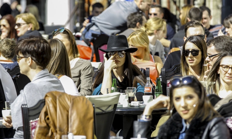 Građani uživaju u lijepom vremenu